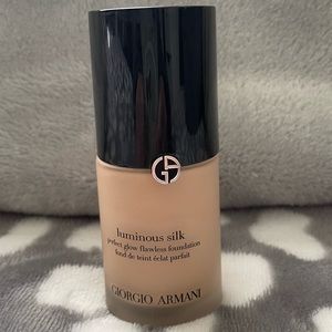 Armani Beauty Luminous Silk Foundation
